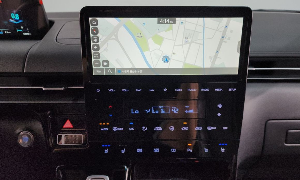 Hyundai Staria 4WD Lounge 7-Seater, 2025