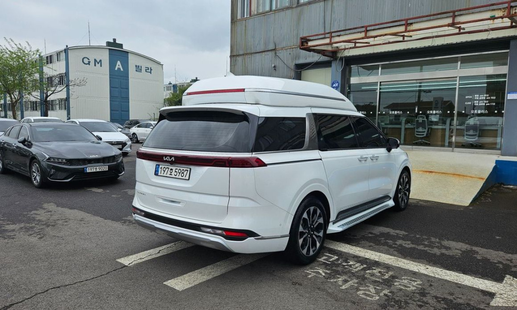 Kia Carnival 9-Seater Hi-Limousine, 2022