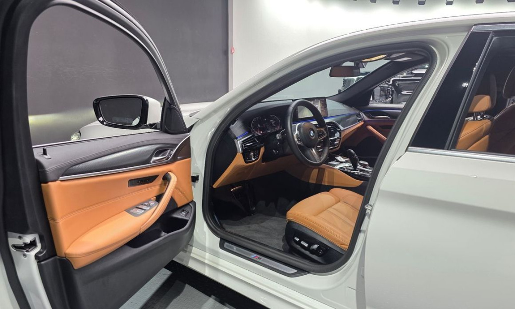 BMW 5-Series 520i M Sport, 2023