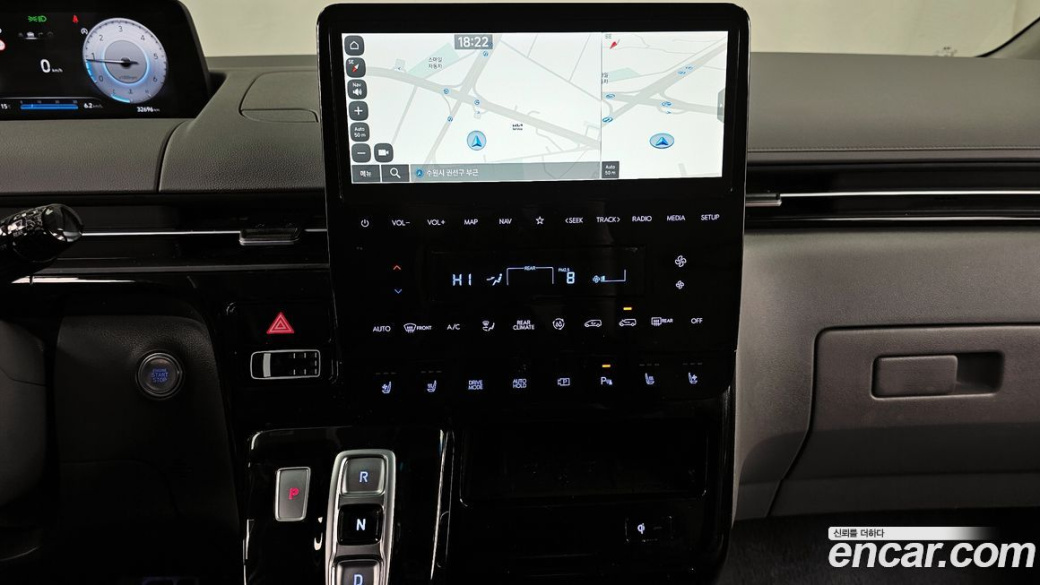 Hyundai Staria 4WD Lounge 9-Seater, 2025
