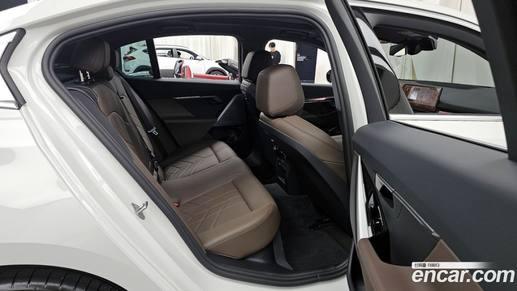 BMW 5-Series 520i, 2026