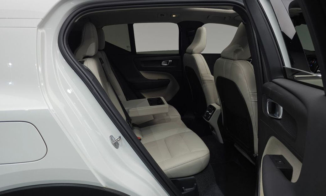 Volvo XC40 B4 Ultimate Bright, 2024