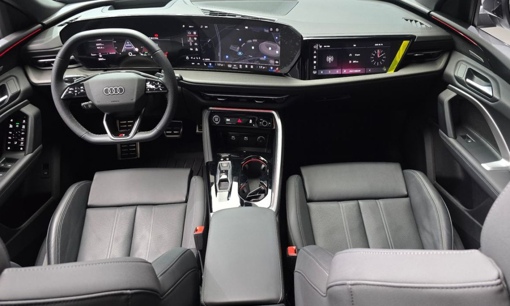 Audi Q5 40 TDI Quattro S Line Black Edition, 2025