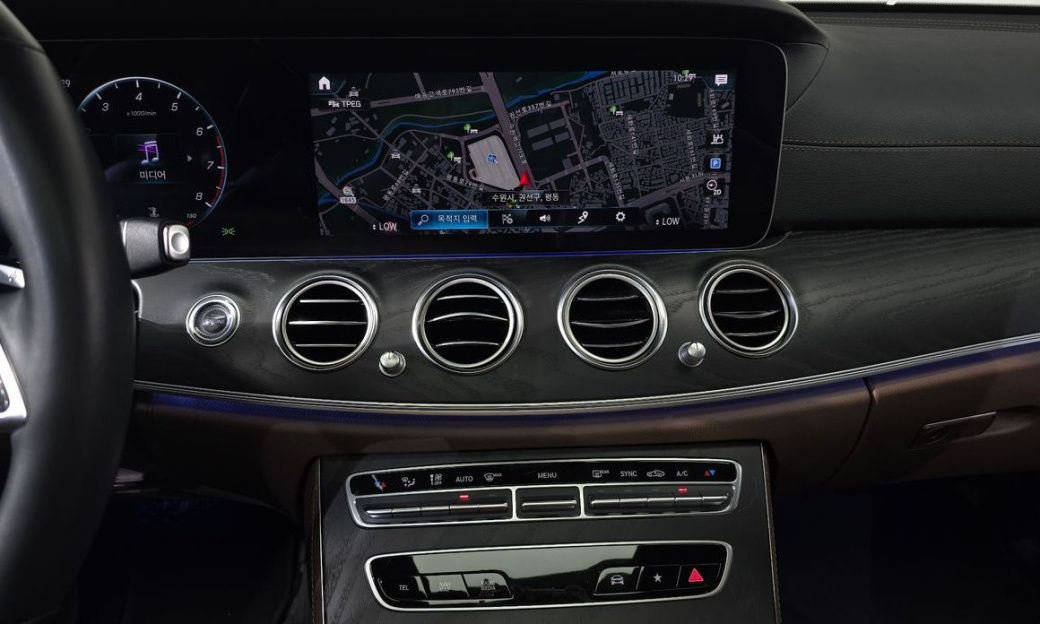 Mercedes-Benz E-Class E250 AMG Line, 2023