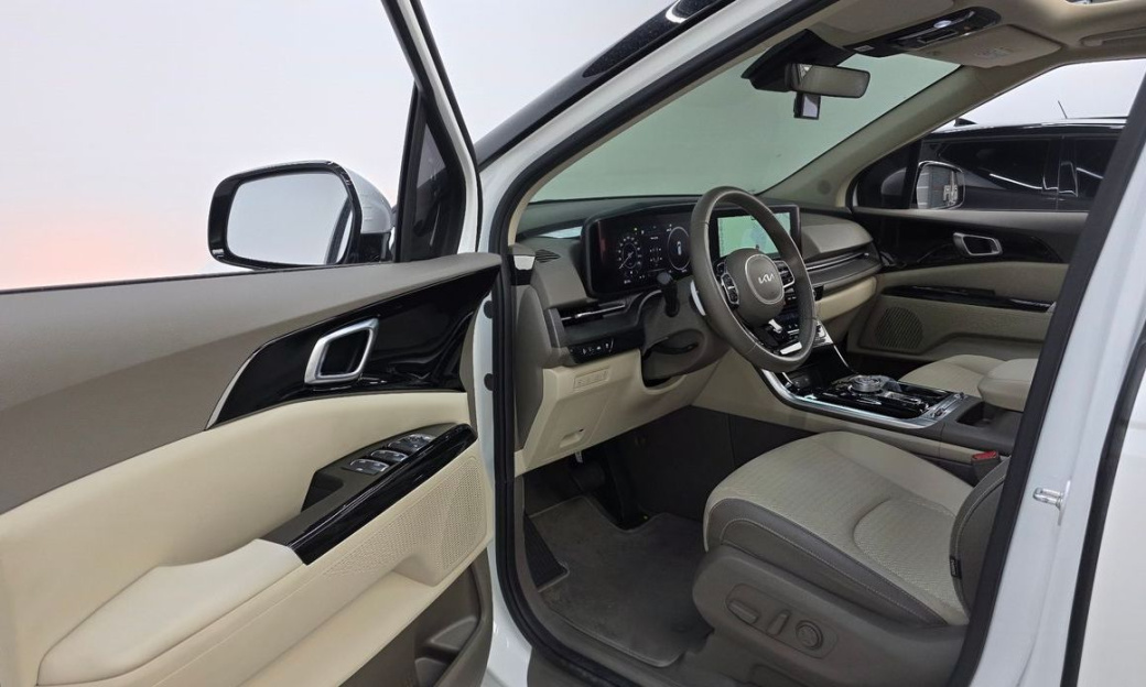 Kia Carnival 9-Seater Noblesse, 2023