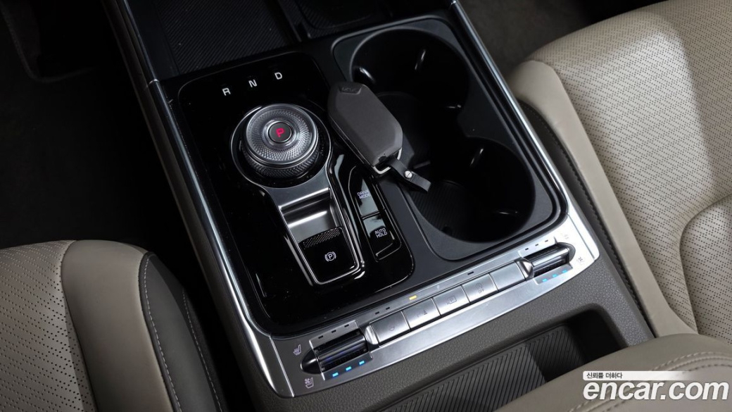 Kia Carnival 7-Seater Signature, 2024