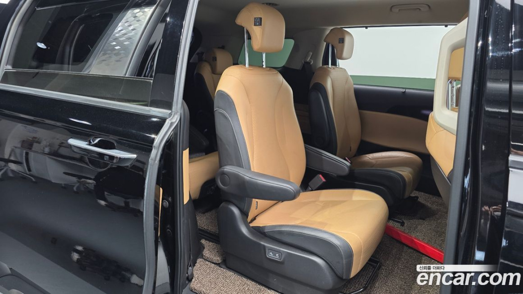 Kia Carnival 9-Seater Signature, 2023