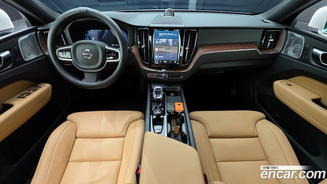 Volvo XC60 B5 Ultra Bright, 2025
