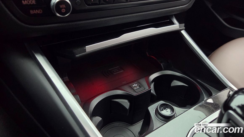 BMW 3-Series 320i Luxury, 2022