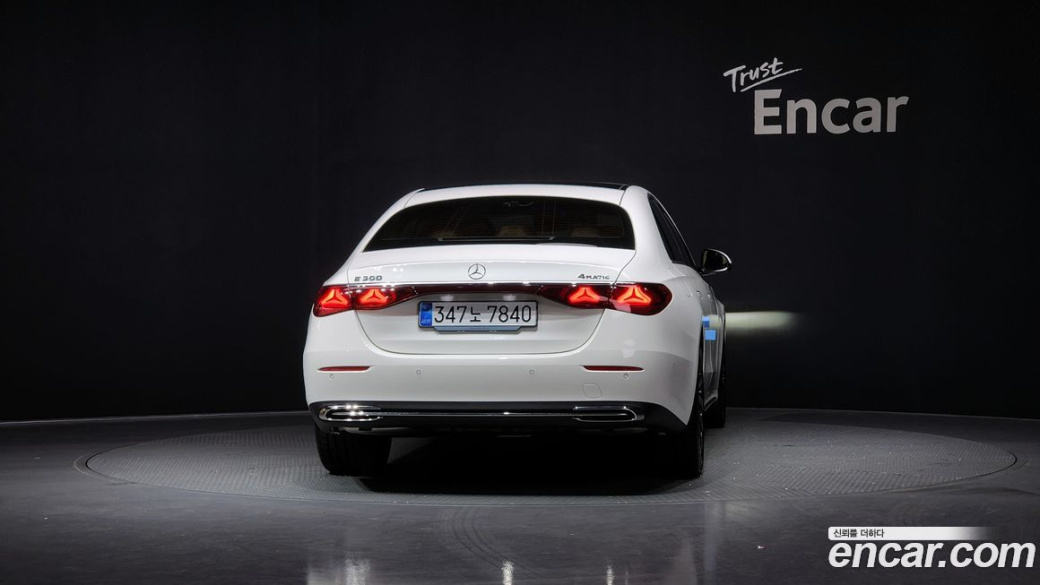 Mercedes-Benz E-Class E300 4MATIC Exclusive, 2026