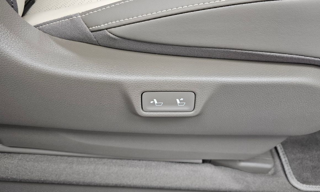 Kia Carnival 9-Seater Signature, 2025