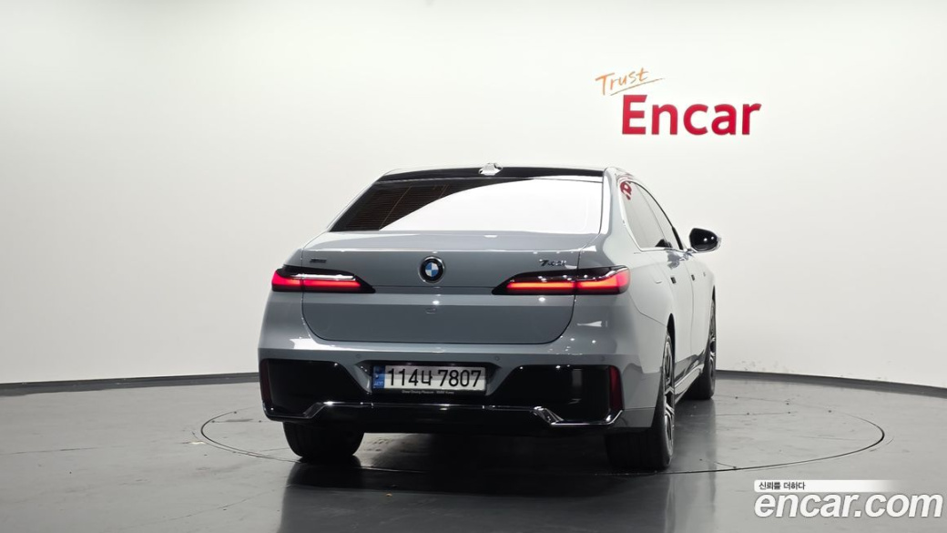 BMW 7-Series 740i sDrive M Sport Individual, 2023