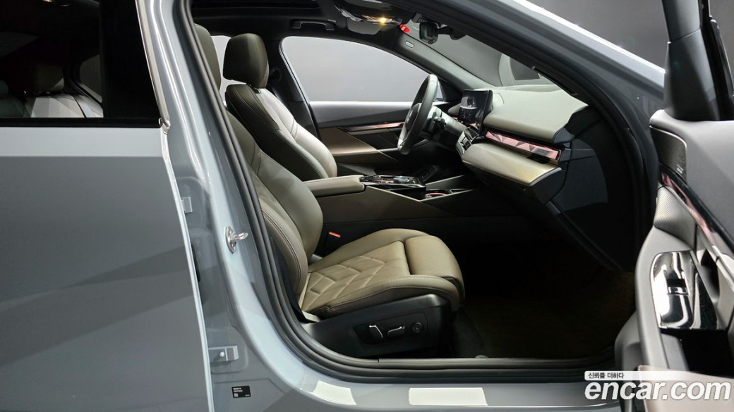 BMW 5-Series 520i M Sport, 2025