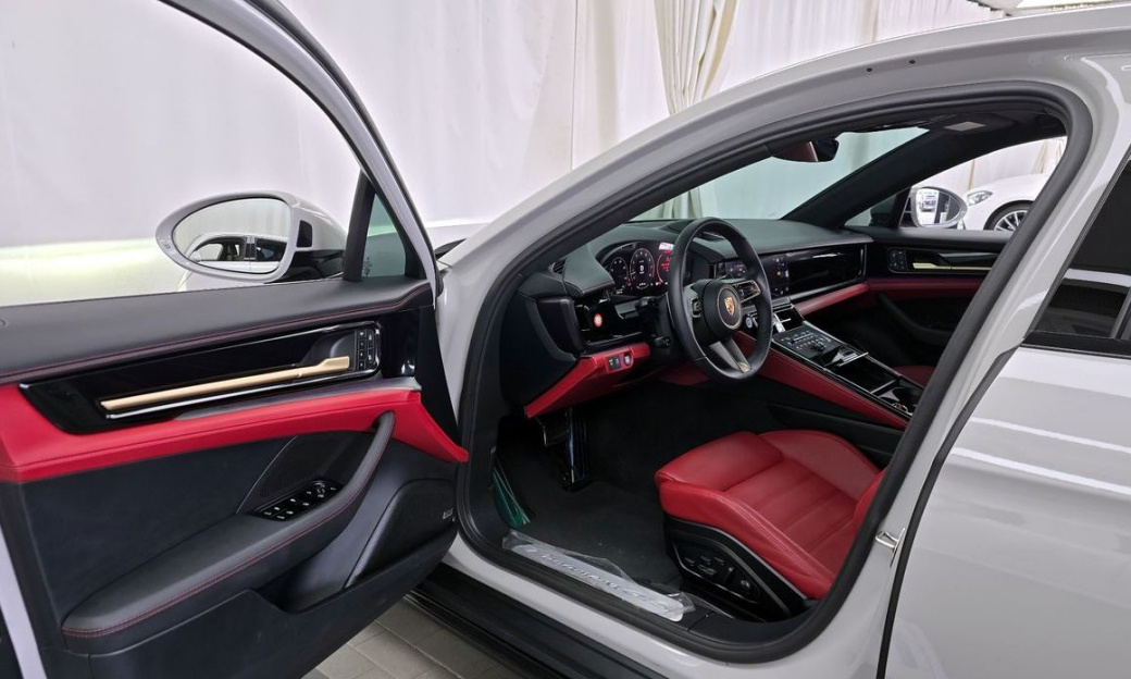Porsche Panamera 4.0 GTS, 2025