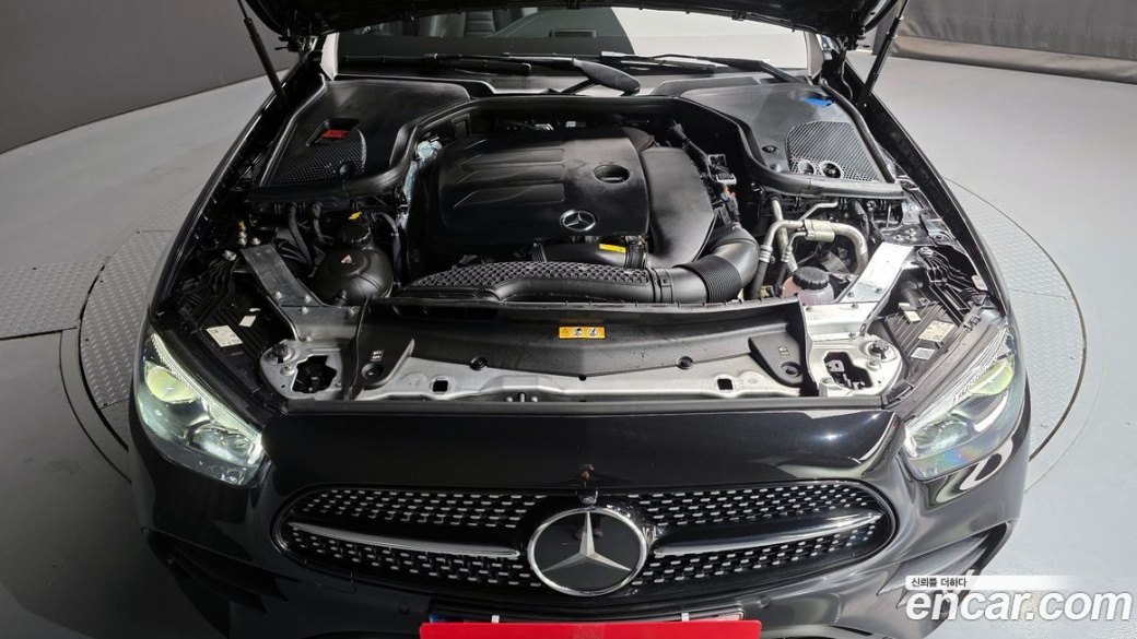 Mercedes-Benz E-Class E350 4MATIC AMG Line, 2023