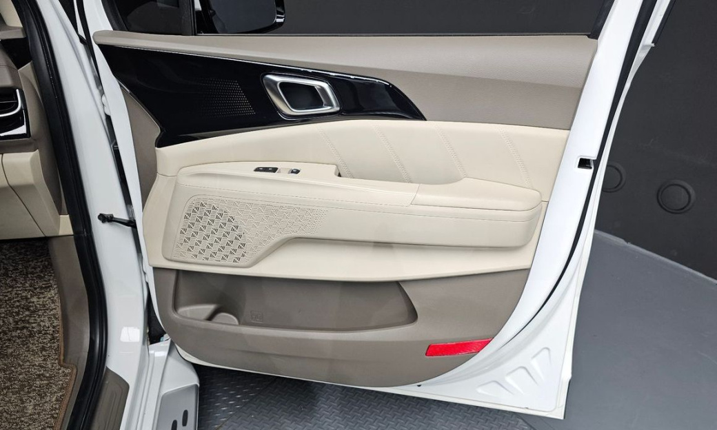 Kia Carnival 7-Seater Signature, 2024