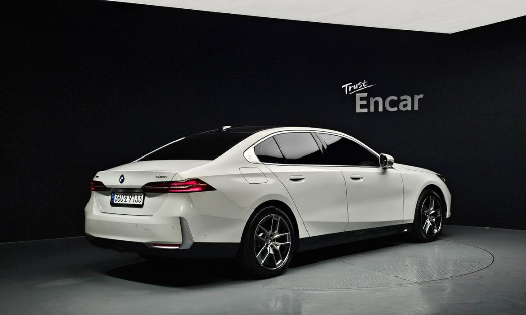 BMW 5-Series 530i xDrive, 2024