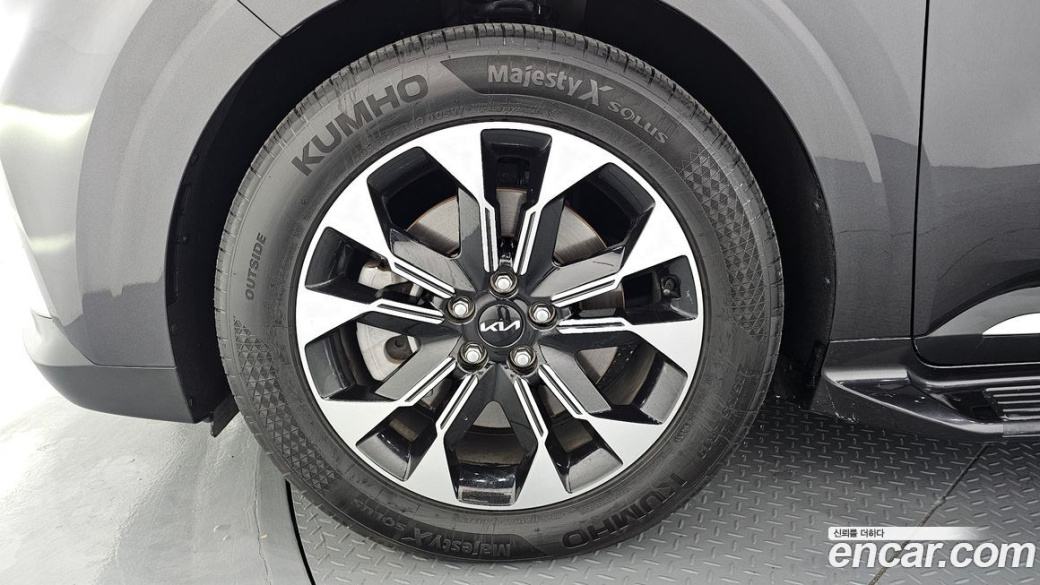 Kia Carnival 9-Seater Signature, 2023