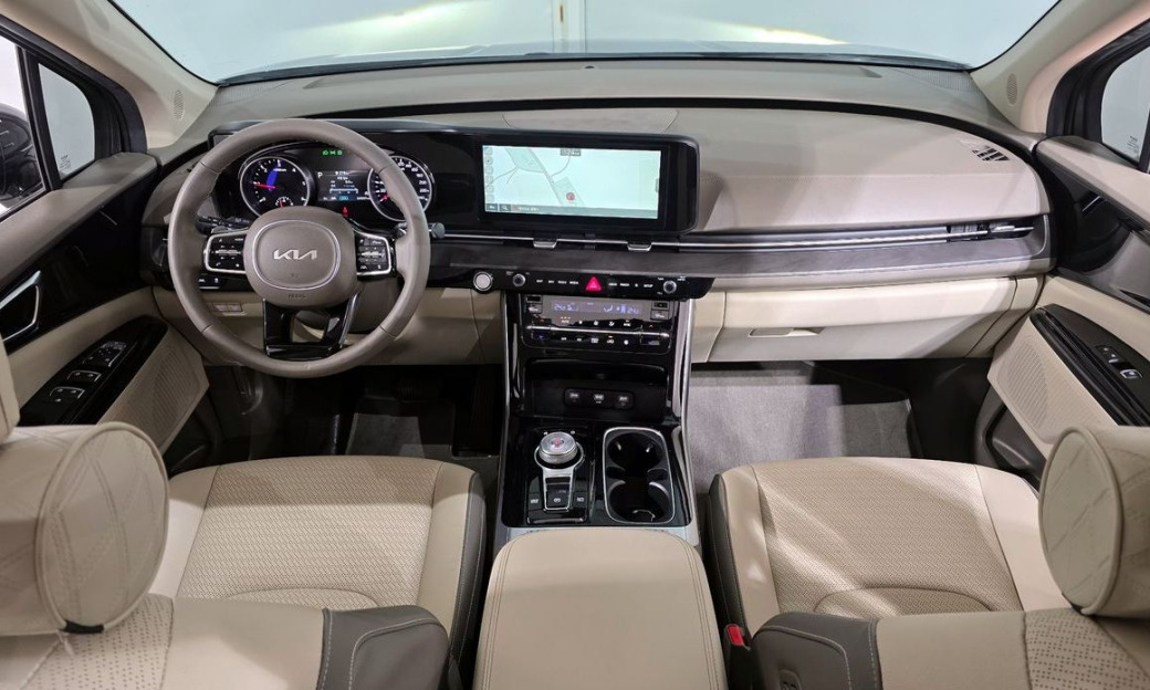 Kia Carnival 7-Seater Outdoor, 2023