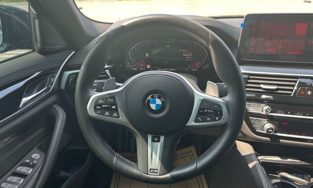 BMW 5-Series 530i xDrive M Sport Package, 2022