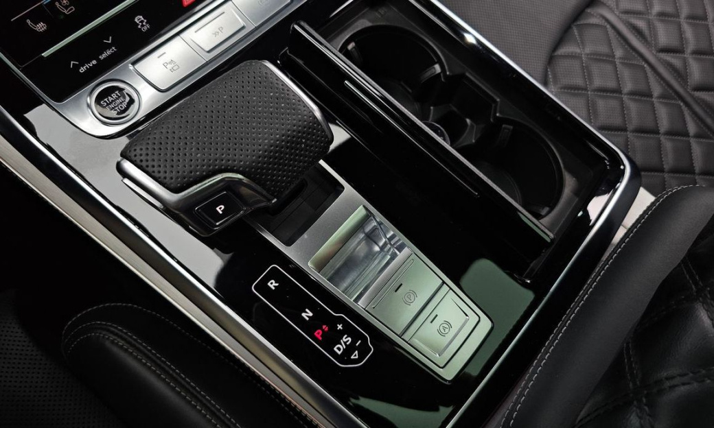 Audi Q8 55 TFSI Quattro Premium, 2022