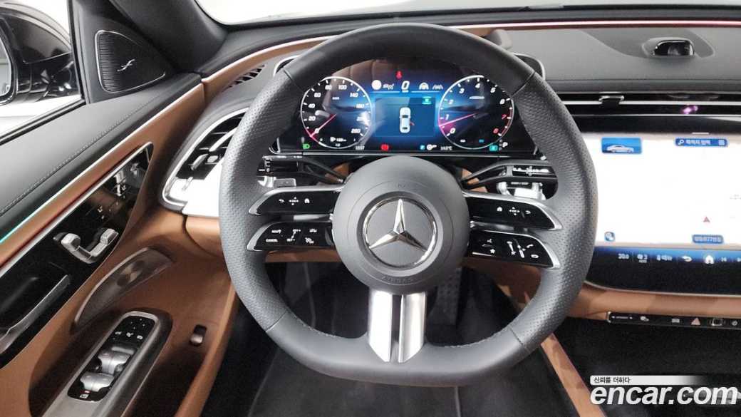 Mercedes-Benz E-Class E300 4MATIC AMG Line, 2025