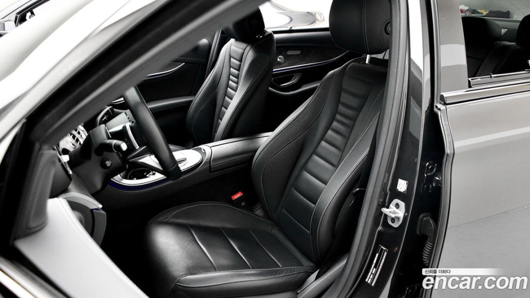 Mercedes-Benz E-Class E350 4MATIC AMG Line, 2023