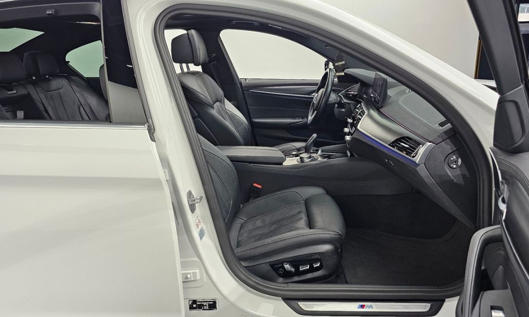 BMW 5-Series 520i M Sport, 2023