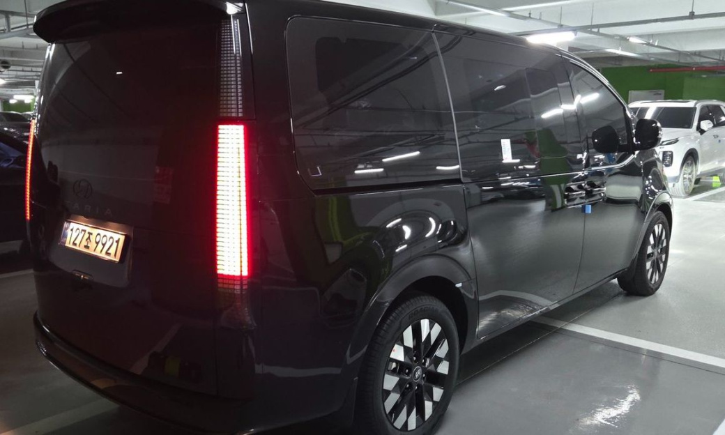 Hyundai Staria 4WD Lounge 7-Seater, 2025