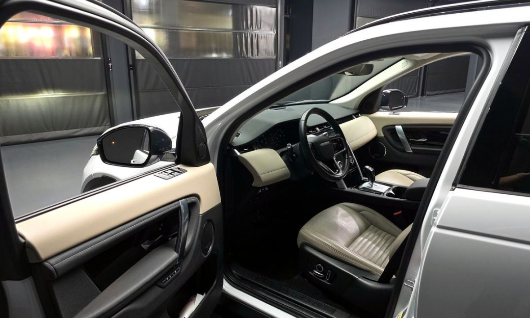 Land Rover Discovery Sport P250 SE, 2022