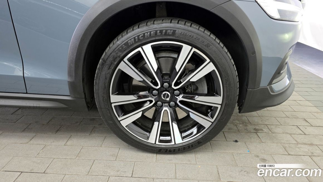 Volvo V60 B5 Pro AWD, 2022