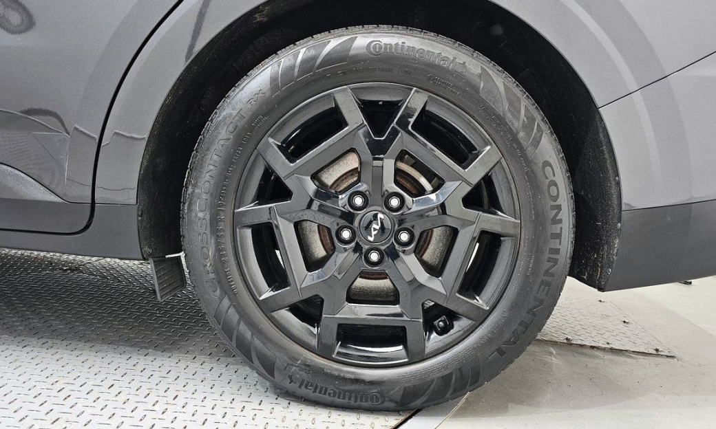 Kia Carnival 9-Seater Gravity, 2025