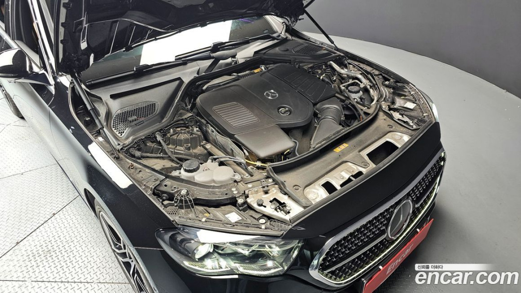 Mercedes-Benz E-Class E300 4MATIC AMG Line, 2024