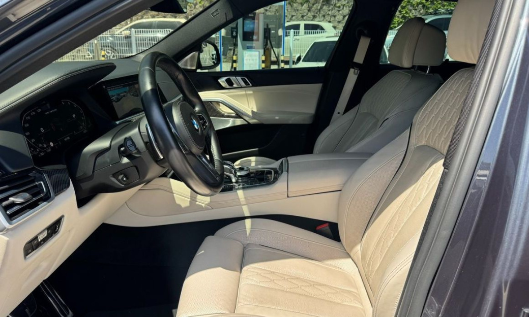 BMW X6 M50i, 2022