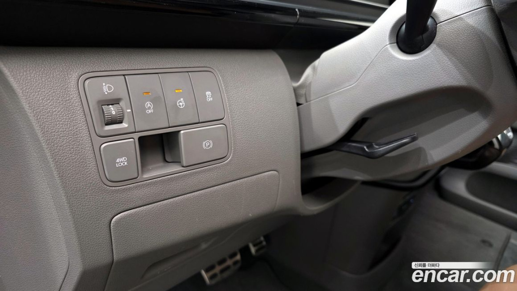 Hyundai Staria 4WD Lounge 7-Seater, 2023