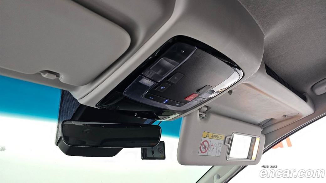Hyundai Staria Tourer 11-Seater, 2024