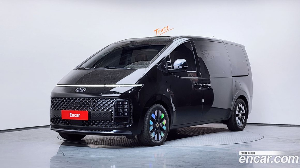 Hyundai Staria 4WD Lounge 9-Seater, 2022