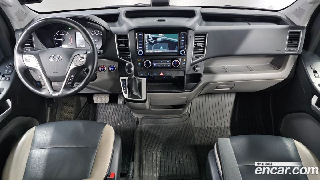Hyundai Solati 15-seater, 2024