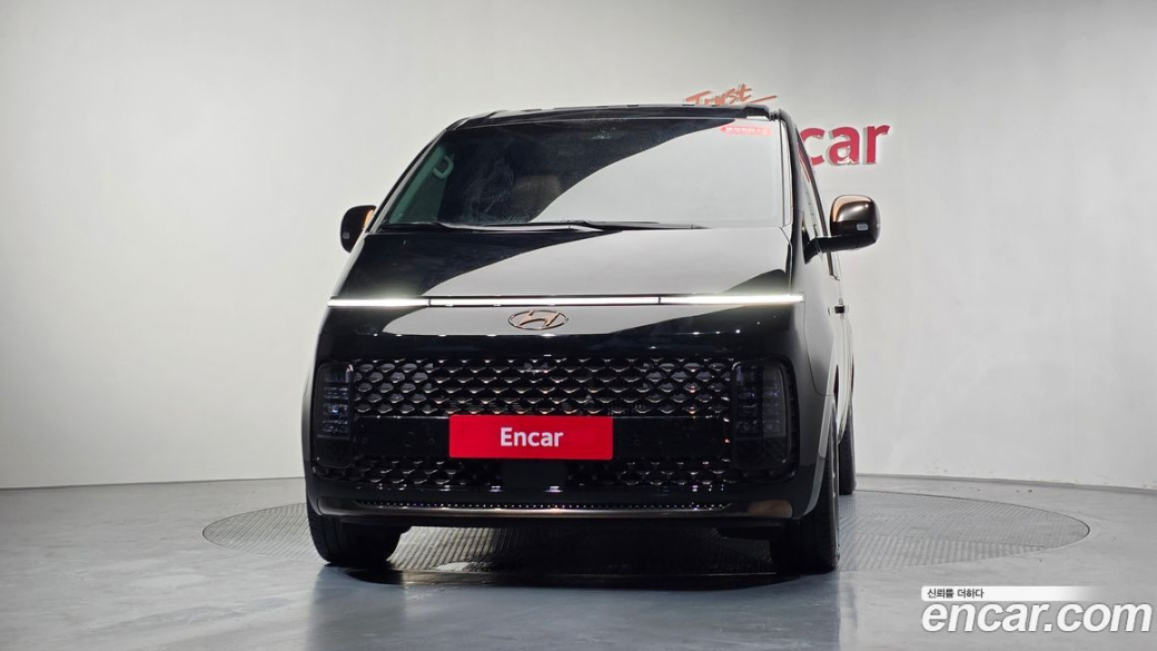 Hyundai Staria 4WD Lounge 9-Seater, 2023