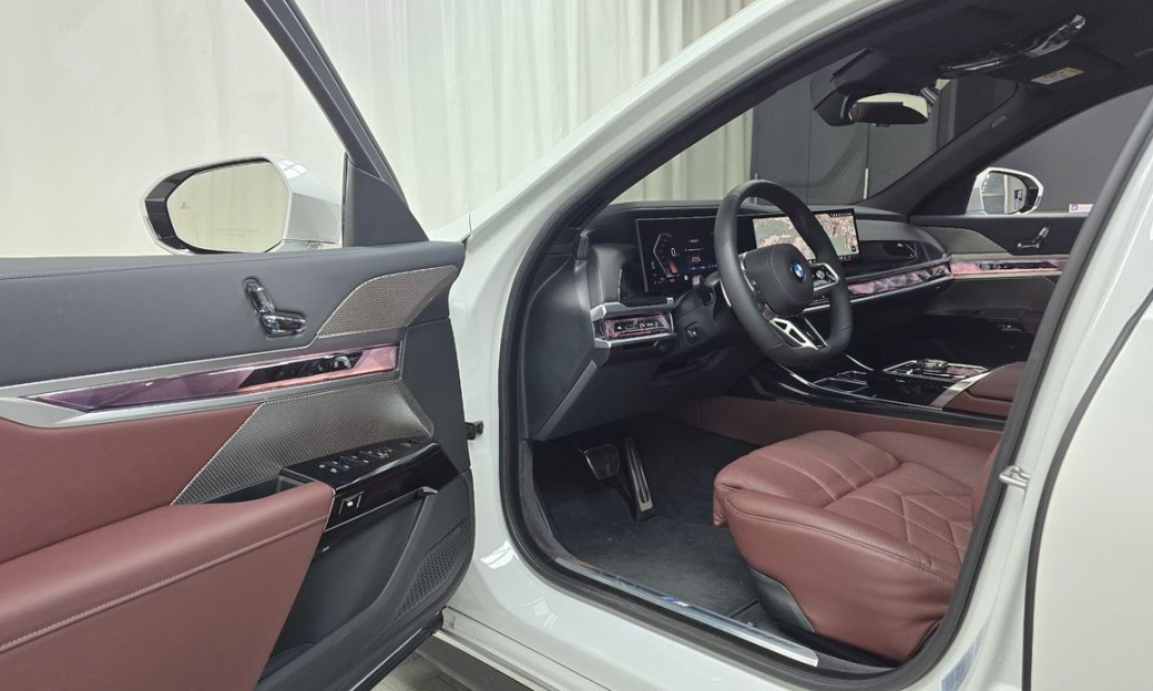 BMW 7-Series 740i xDrive M Sport, 2025