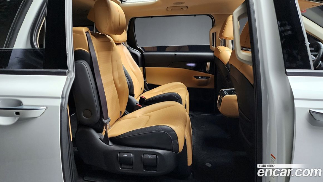 Kia Carnival 7-Seater Signature, 2023
