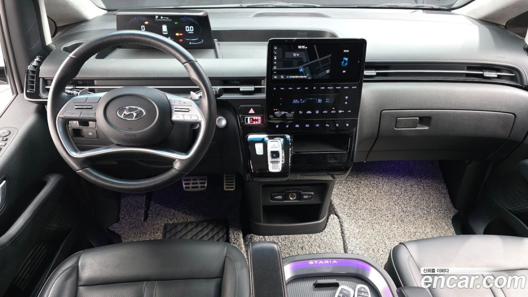 Hyundai Staria Lounge 9-Seater, 2022