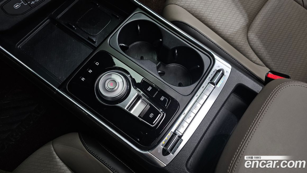Kia Carnival 9-Seater Signature, 2024