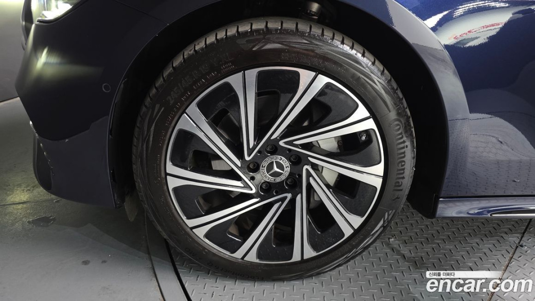 Mercedes-Benz E-Class E300 4MATIC Exclusive, 2024