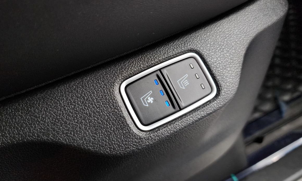 Hyundai Staria 4WD Lounge 7-Seater, 2022