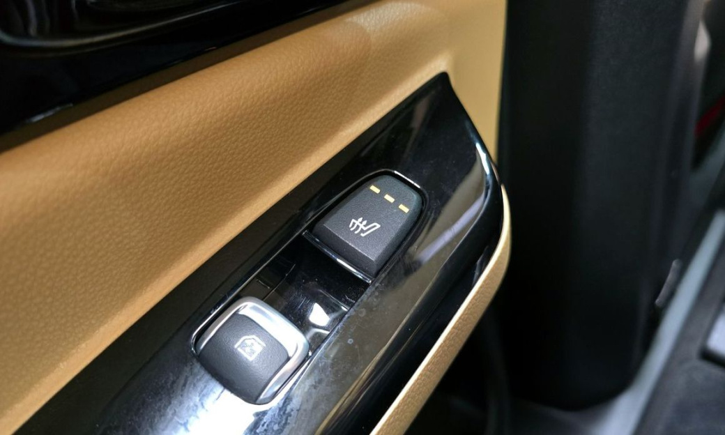 Kia Carnival 11-Seater Signature, 2023