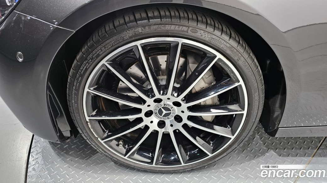 Mercedes-Benz E-Class E350 4MATIC AMG Line, 2023