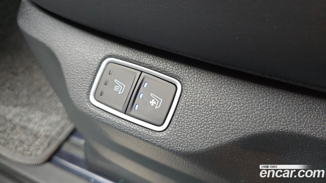 Hyundai Staria 4WD Lounge 9-Seater, 2025