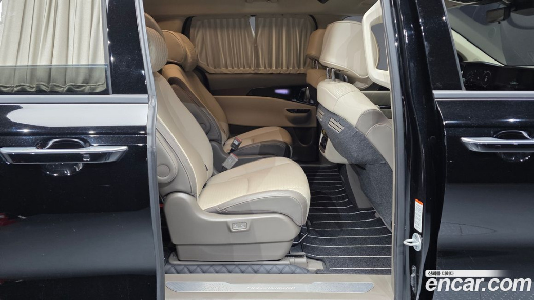 Kia Carnival 9-Seater Hi-Limousine, 2023
