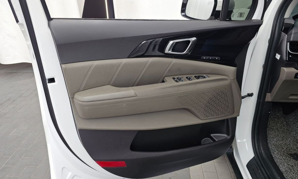 Kia Carnival 7-Seater Signature, 2024